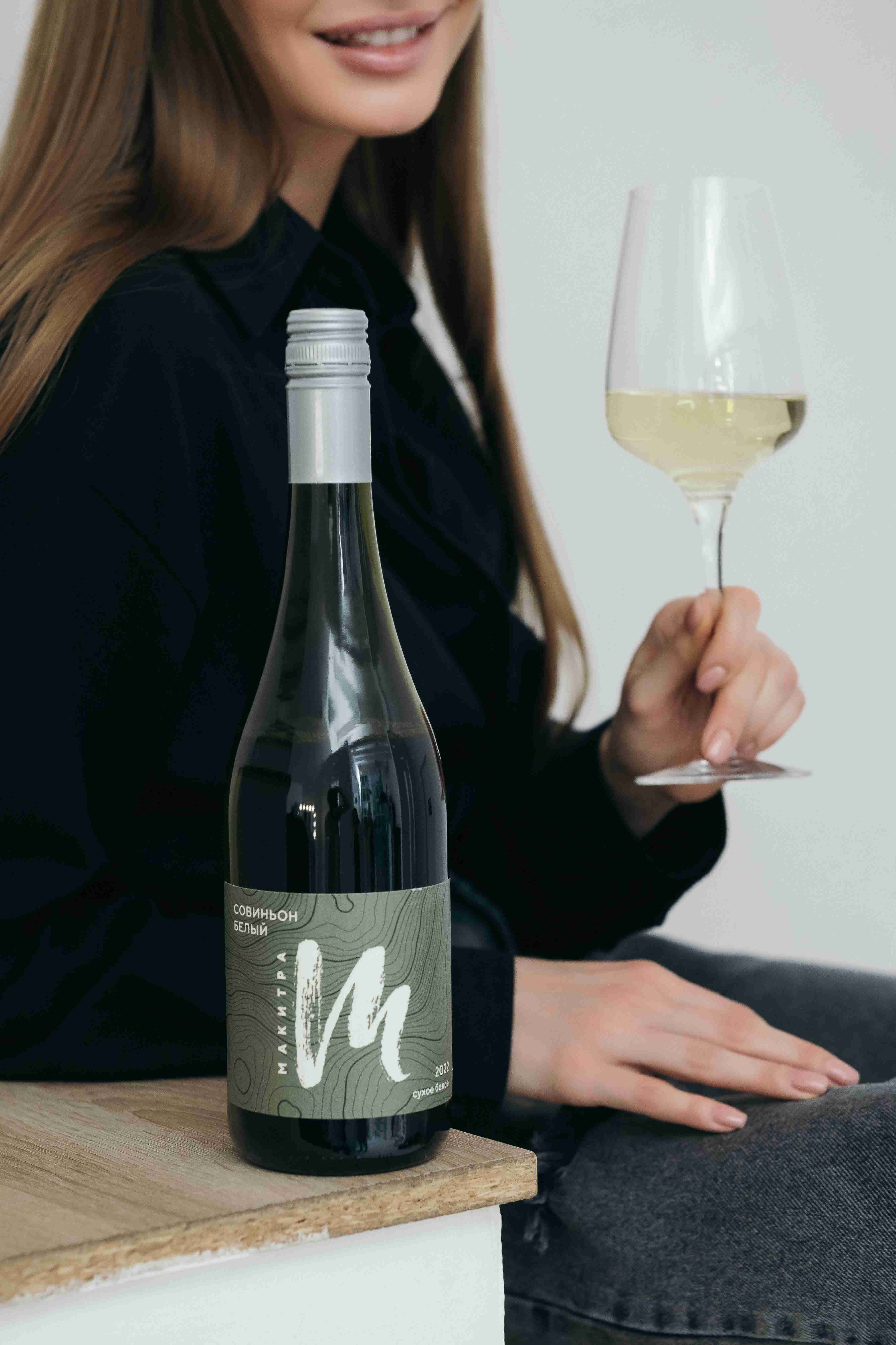 Макитра Совиньон Блан Кубань. Таманский Полуостров ЗГУ Кубань-Вино 2022 0.75 л